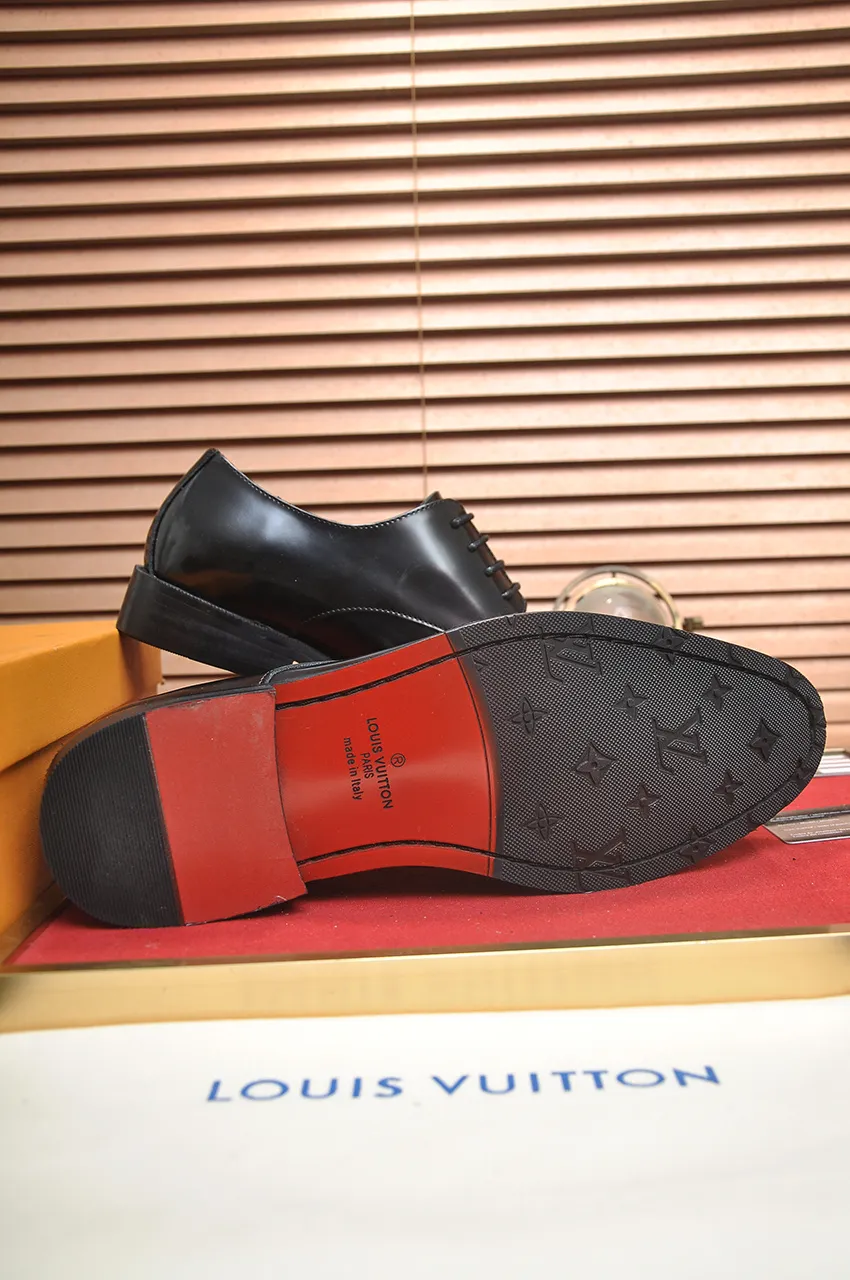 Men's men's shoes 💰500💶 [LV] (original single cowhide lining) 🍀LV's latest genuine leather business suit shoes are launched simultaneously on the official website. The first-layer cowhide imported from Italy is made of heavy gold, 💥official website 1:1 rubber outsole. Versatile to wear, high-end without losing class, and the color combination is extraordinary. This four-season style is alluring when worn on your feet, showing off your big-name flair. Standard code 38-45 (45 customized)